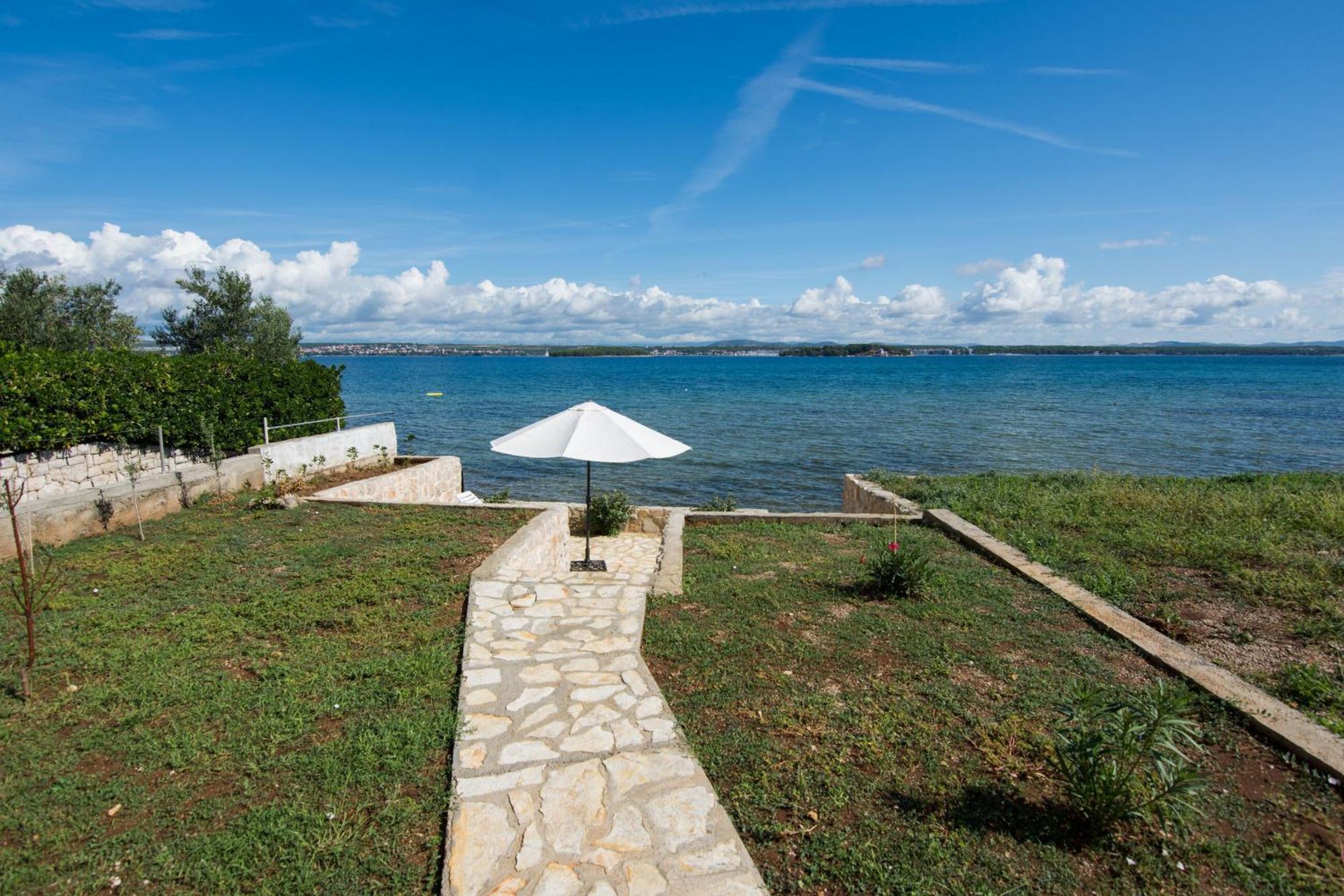 Apartment Blazenka - 20M From The Sea Tkon Bagian luar foto